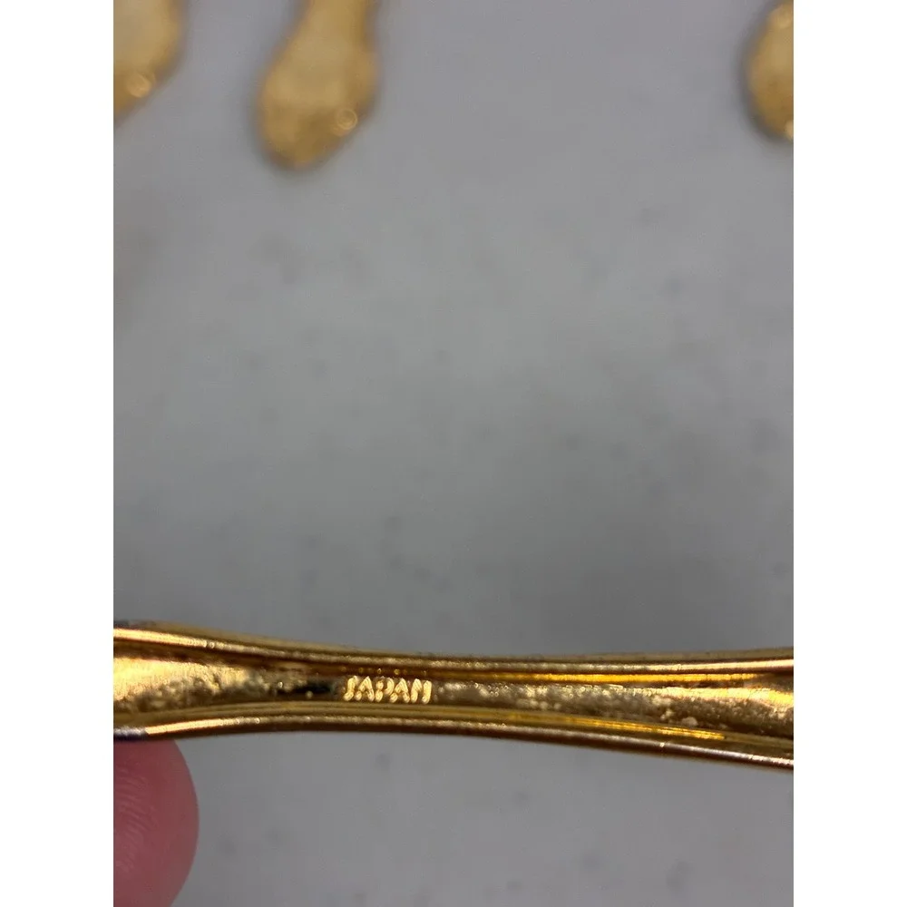 Unbranded vintage gold